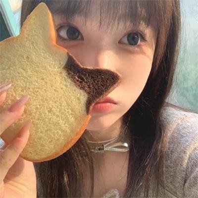 这名男子，捡到了人鱼。
